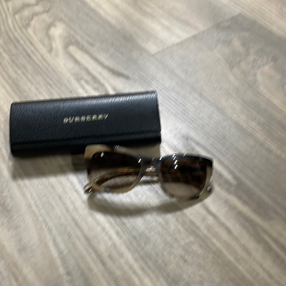 Authentic Burberry sunglasses!
